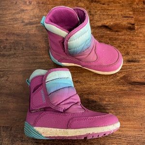 Toddler boots size 6M